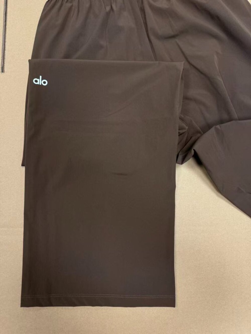 NWT 🥳 ALO Yoga Women's Classic Espresso Relaxed Straight Leg Pants | Regular🤎 - Picture 7 of 9